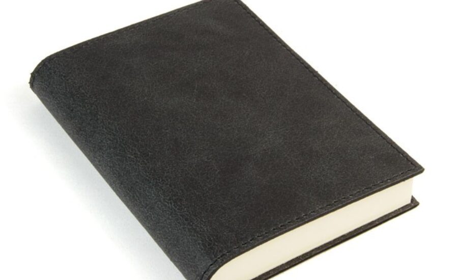 Features of the Small Black Leather Journal 7.34